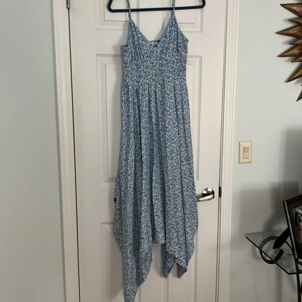 BLU PEPPER FLORAL WHITE DAISY HANDKERCHIEF DRESS /SMALL/WORN ONCE/SMOCKED TOP - Picture 4 of 9